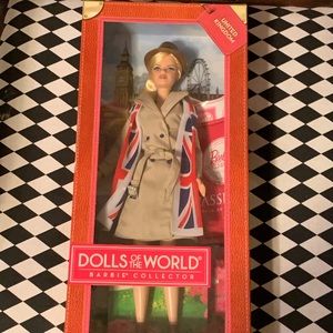 United Kingdom Dolls of the World Barbie NEW